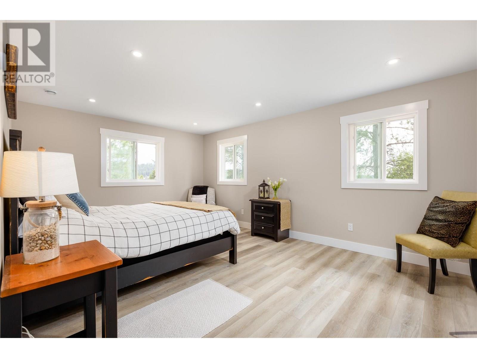 5496 93/95 Highway, Wasa