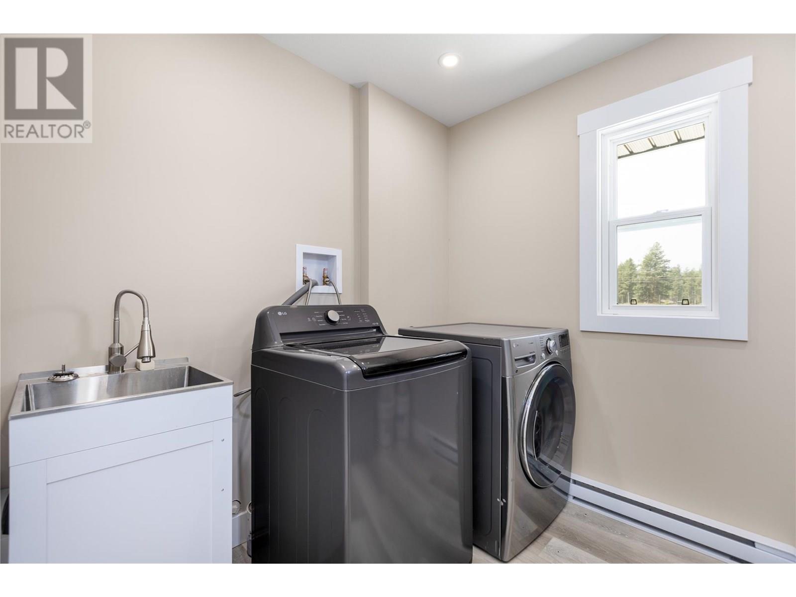 5496 93/95 Highway, Wasa