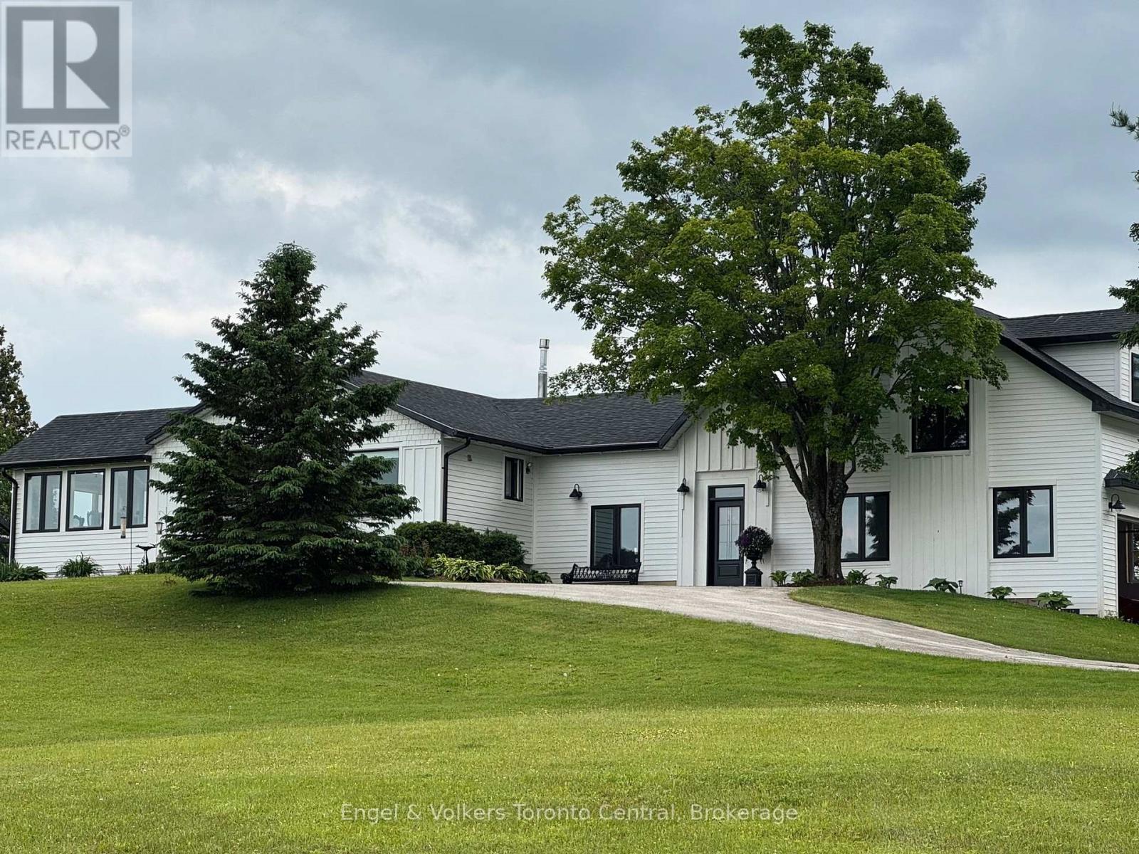 Photo 2 of 9263 91 County Road, Clearview ON