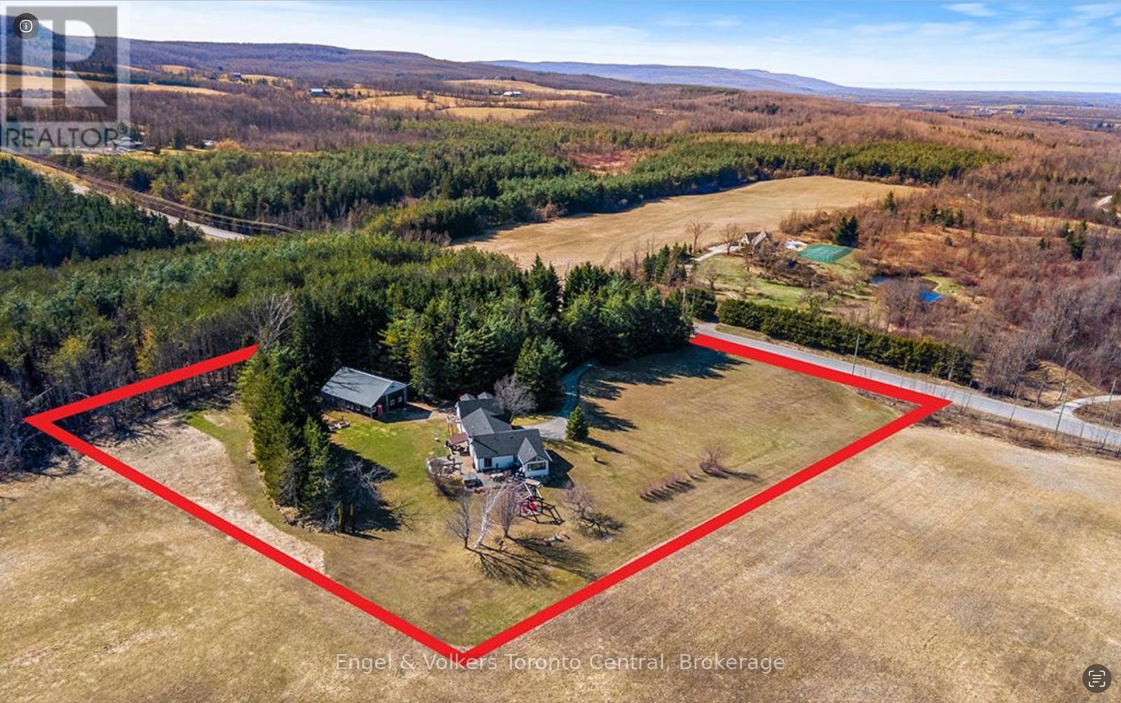 Photo 38 of 9263 91 County Road, Clearview ON