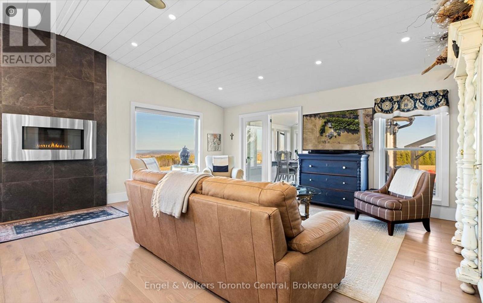 Photo 9 of 9263 91 County Road, Clearview ON