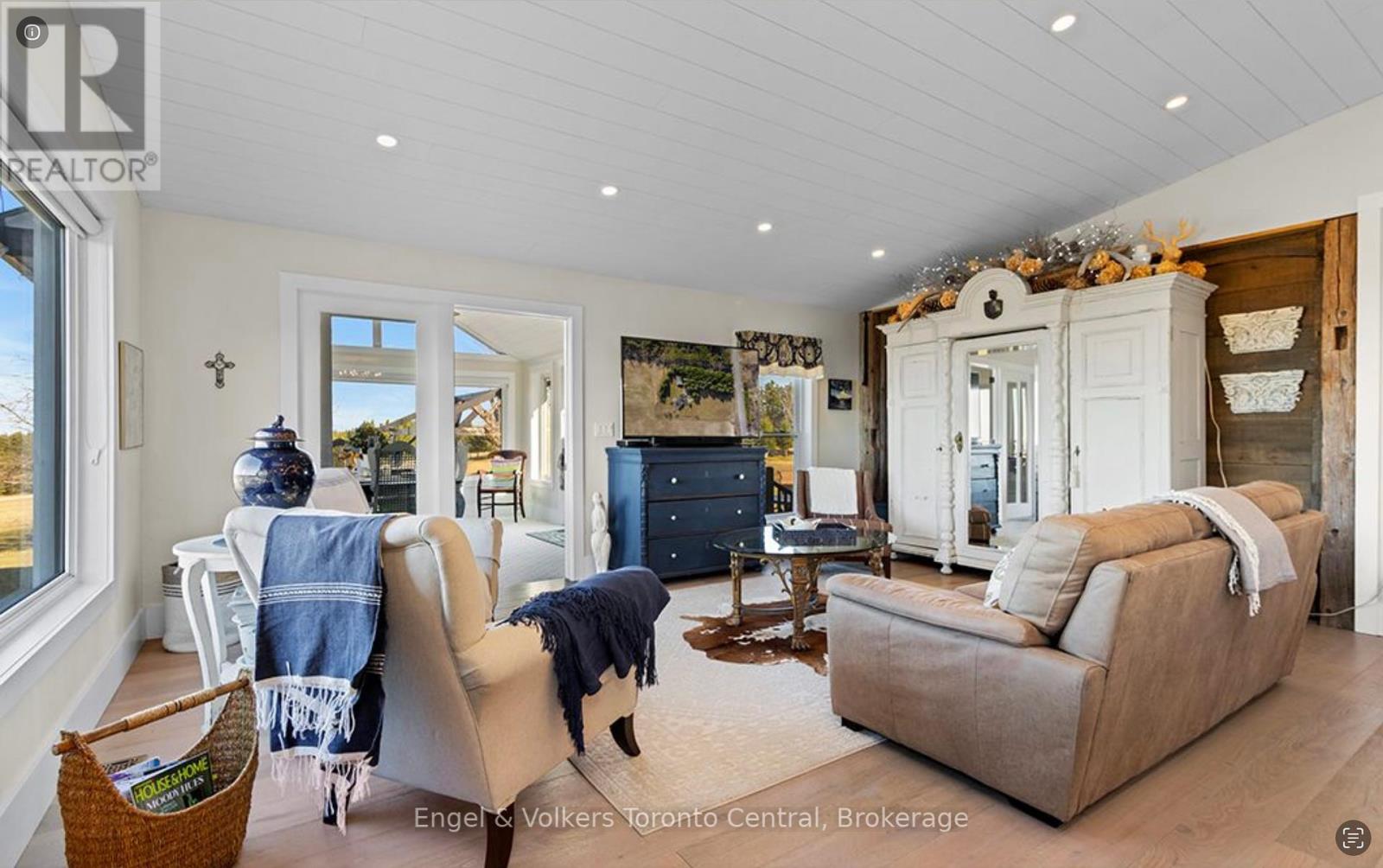 Photo 8 of 9263 91 County Road, Clearview ON