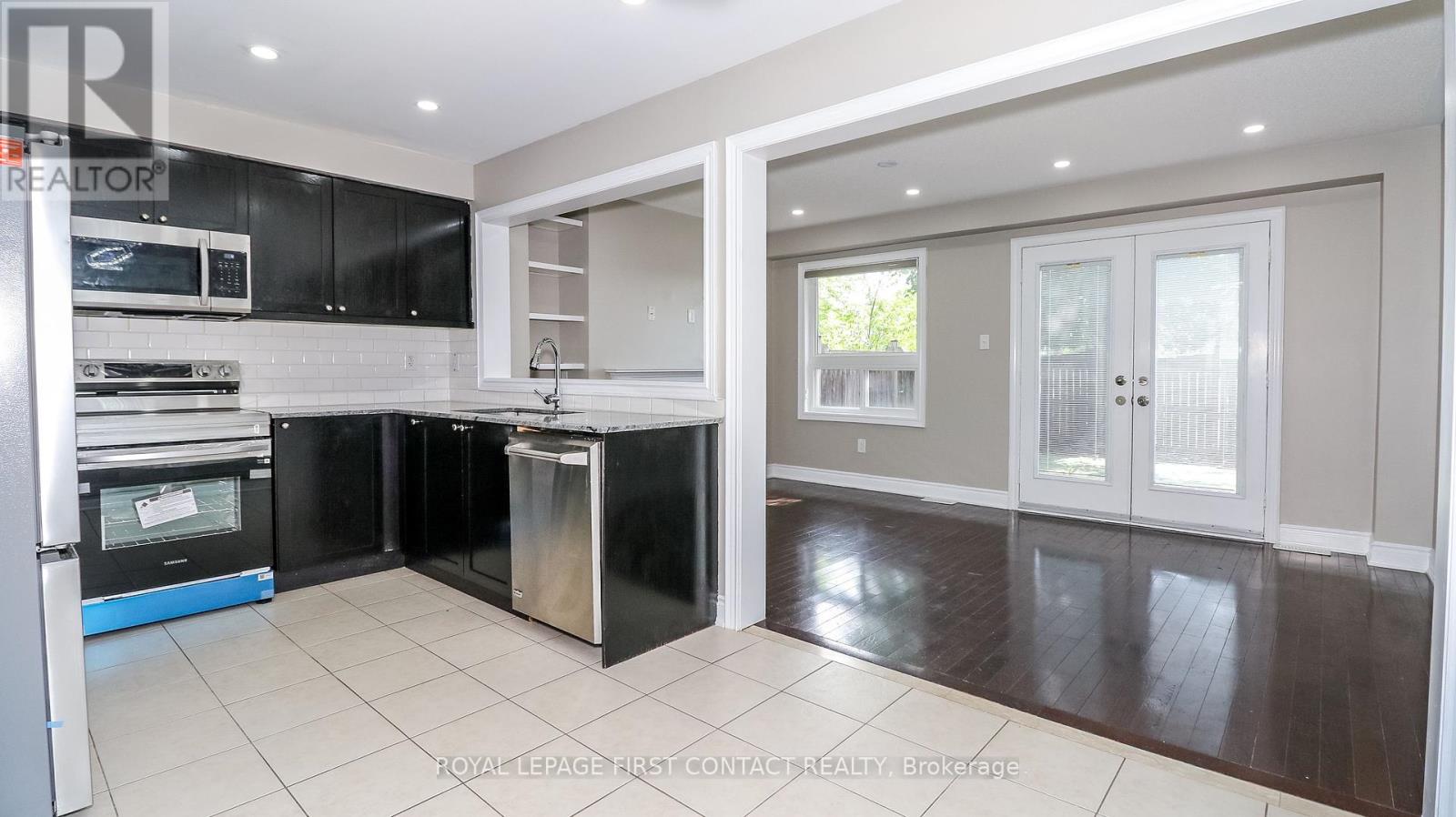 Photo 11 of 59 Winchester Terrace, Barrie ON