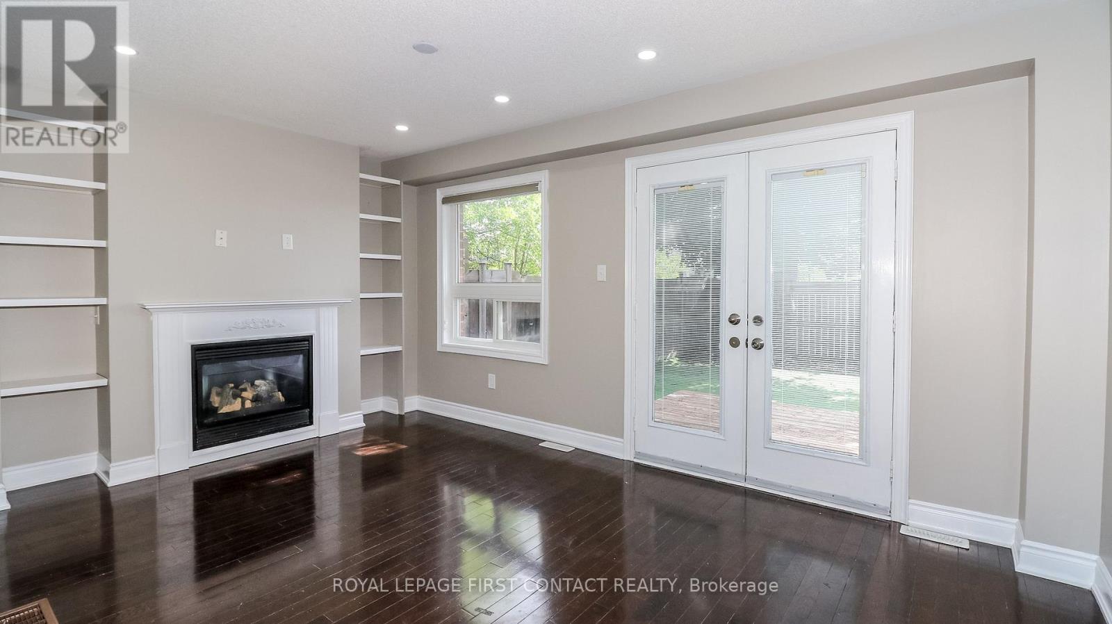 Photo 13 of 59 Winchester Terrace, Barrie ON