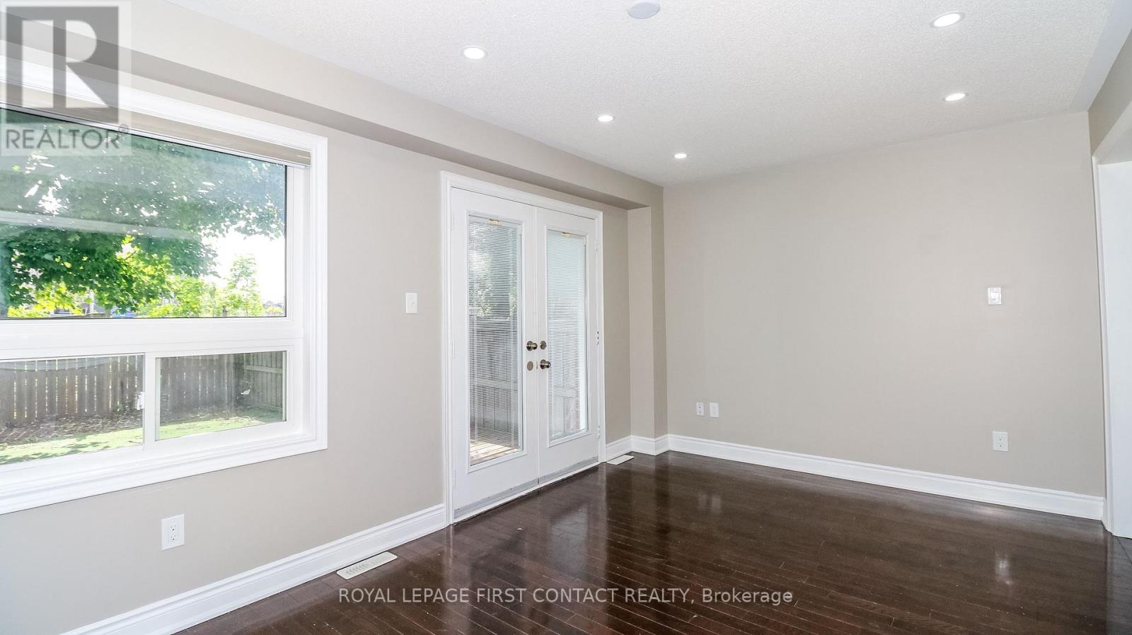 Photo 15 of 59 Winchester Terrace, Barrie ON