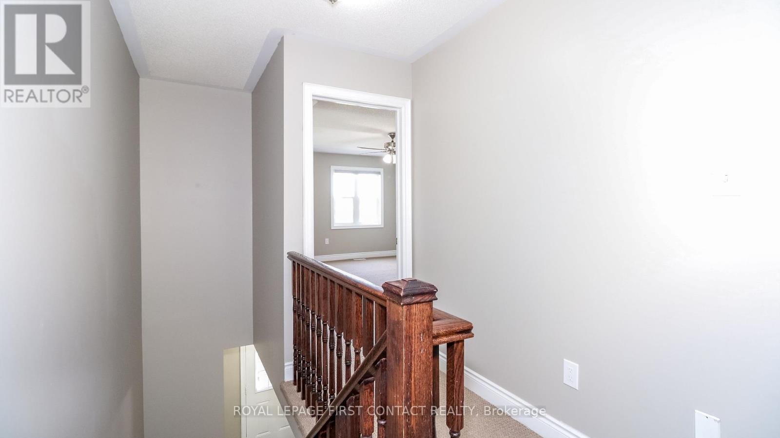 Photo 17 of 59 Winchester Terrace, Barrie ON