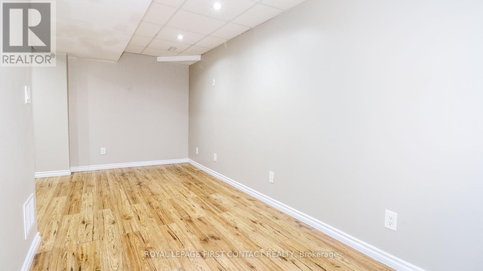 Photo 35 of 59 Winchester Terrace, Barrie ON