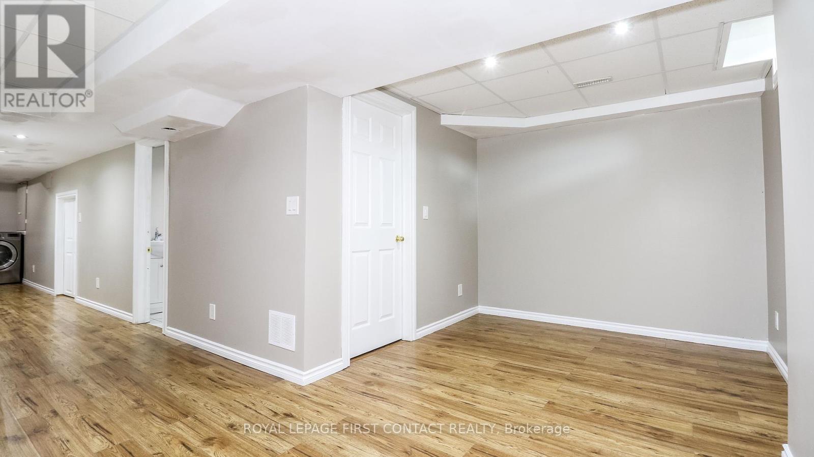 Photo 37 of 59 Winchester Terrace, Barrie ON