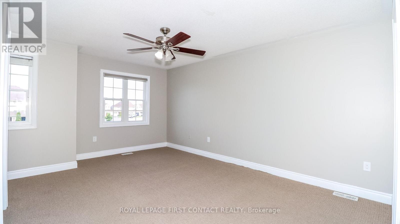 Photo 18 of 59 Winchester Terrace, Barrie ON