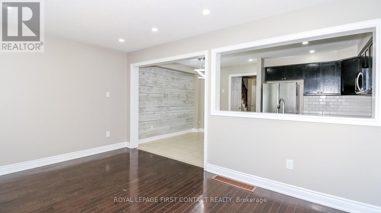 Photo 16 of 59 Winchester Terrace, Barrie ON
