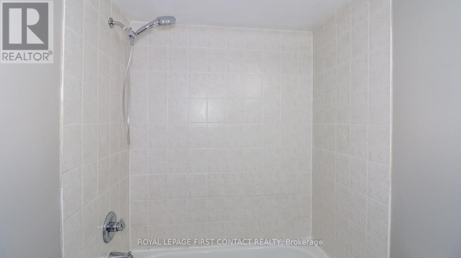 Photo 32 of 59 Winchester Terrace, Barrie ON