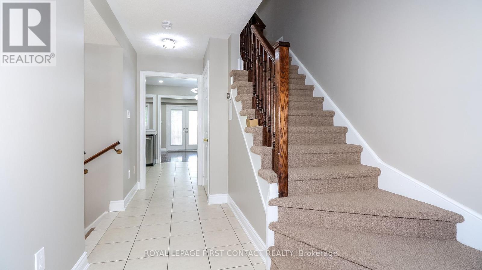 Photo 4 of 59 Winchester Terrace, Barrie ON