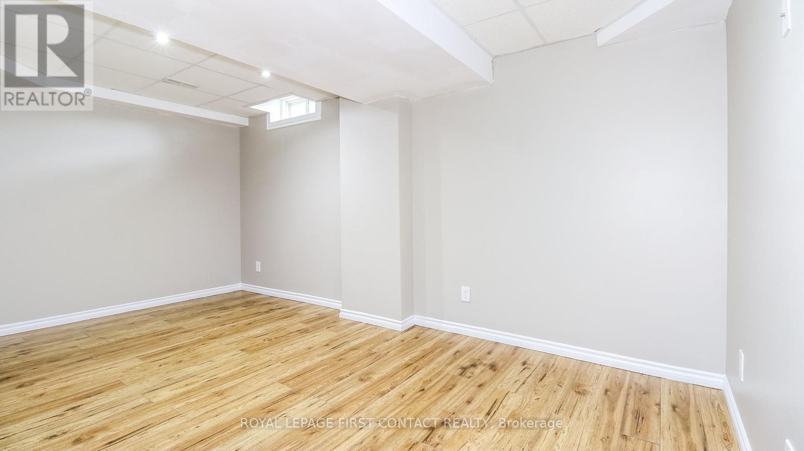 Photo 36 of 59 Winchester Terrace, Barrie ON