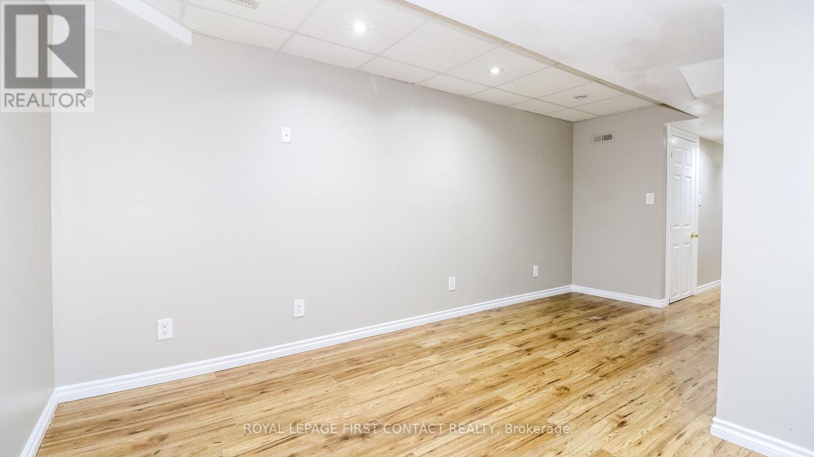 Photo 38 of 59 Winchester Terrace, Barrie ON