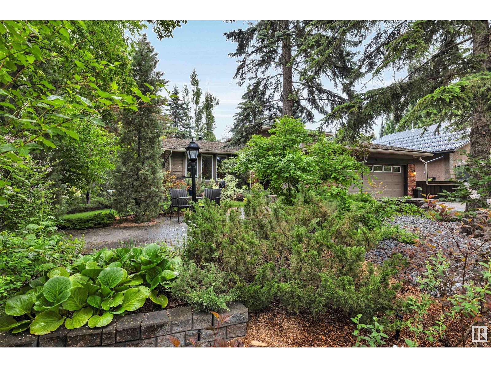 Single Family House for Sale in  Berrymore Dr St. Albert 