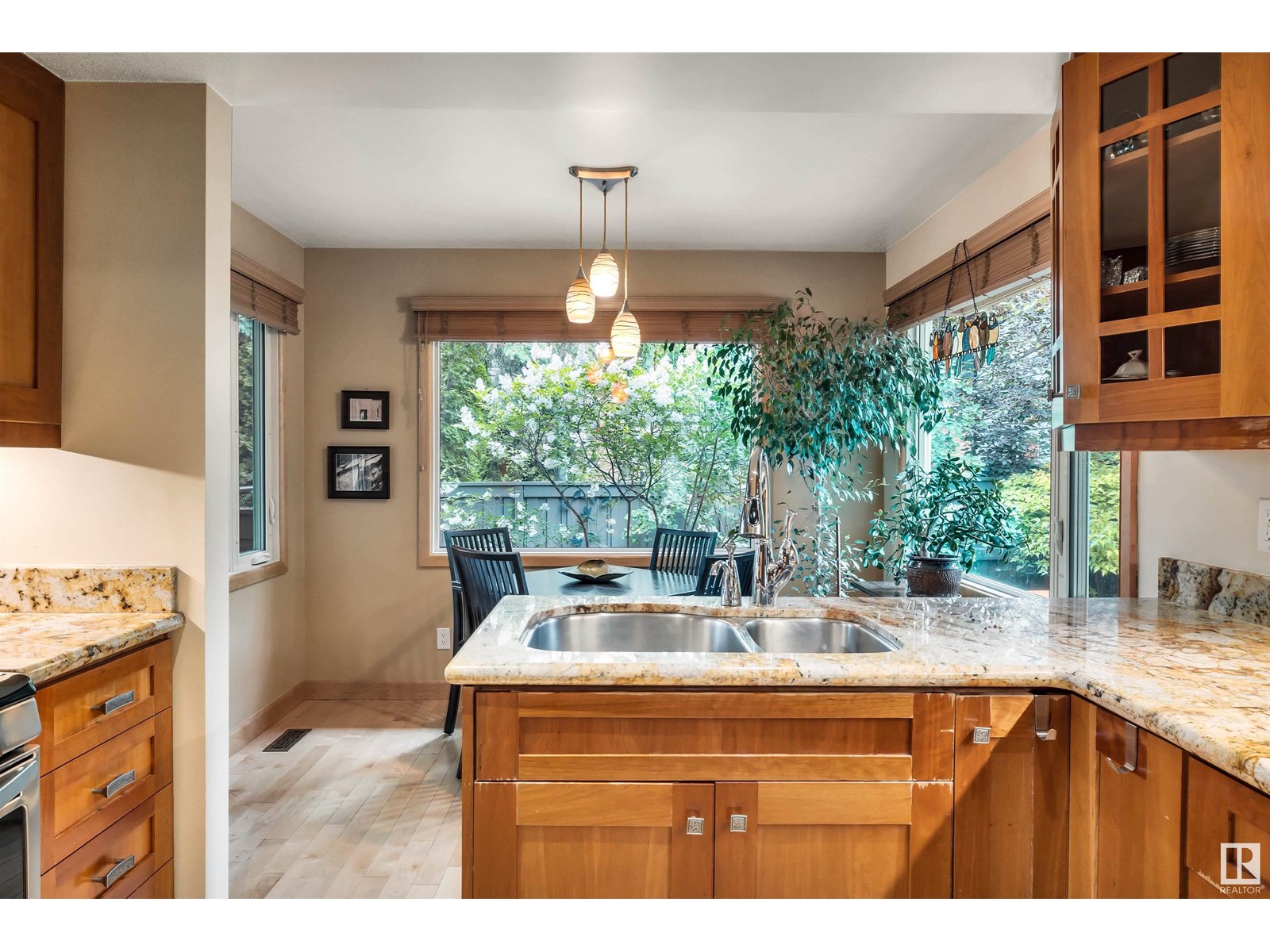 Single Family House for Sale in  Berrymore Dr St. Albert 