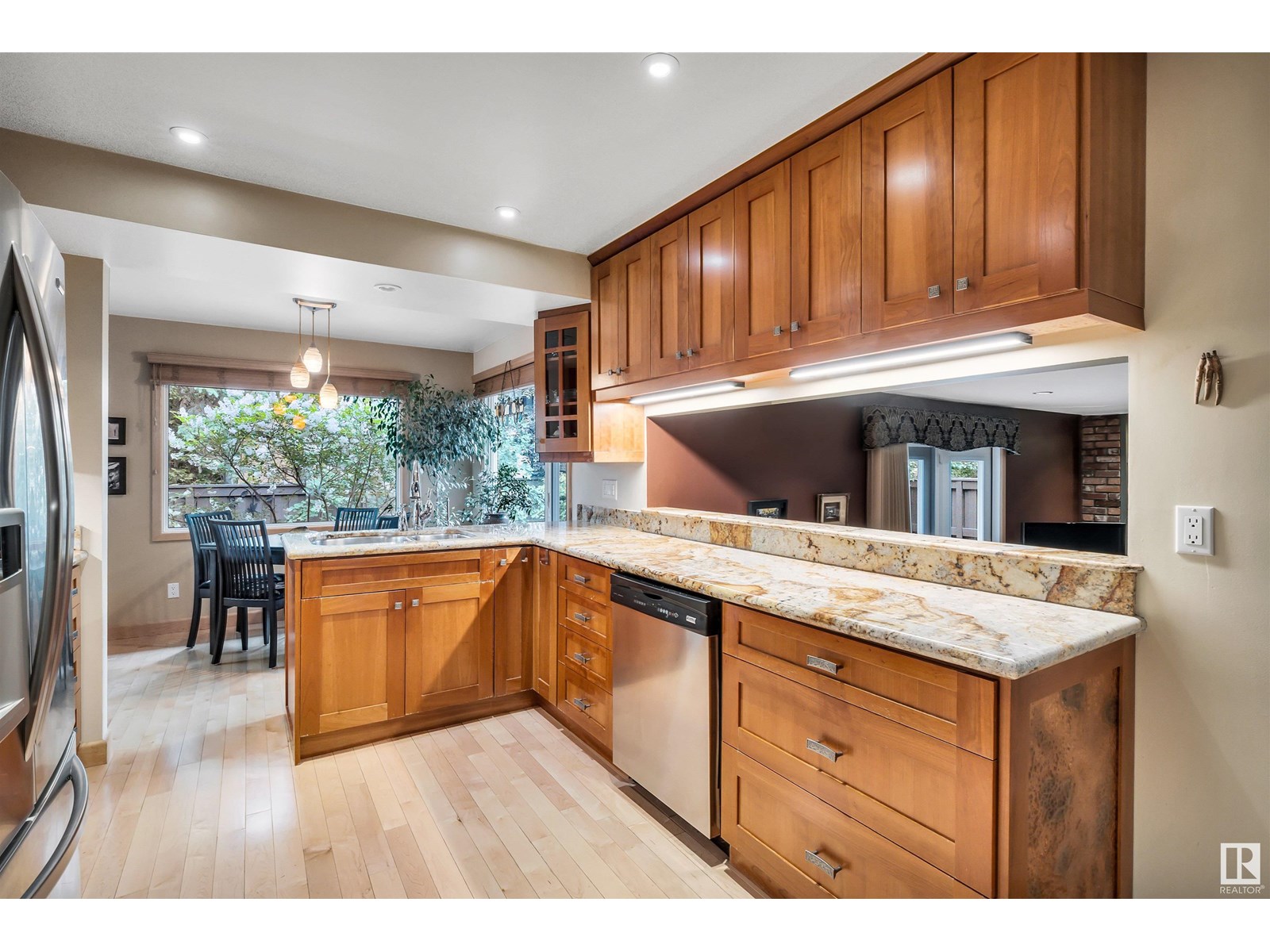 Single Family House for Sale in  Berrymore Dr St. Albert 