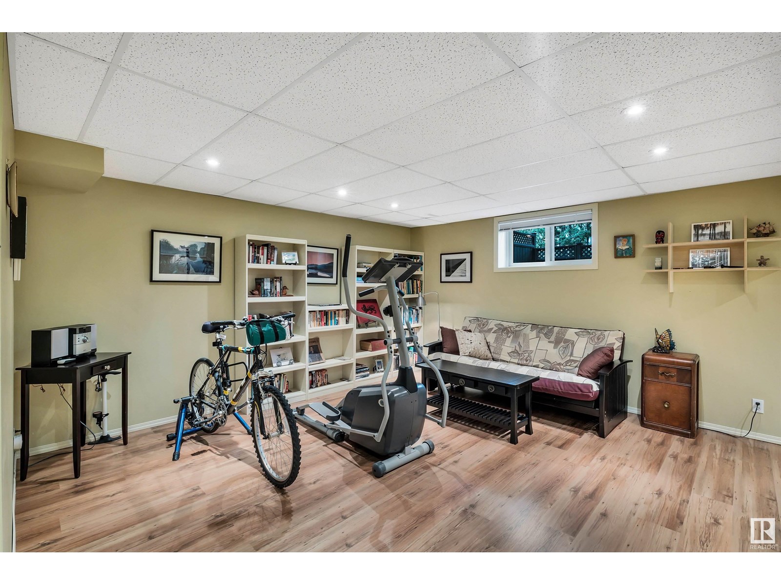 Single Family House for Sale in  Berrymore Dr St. Albert 