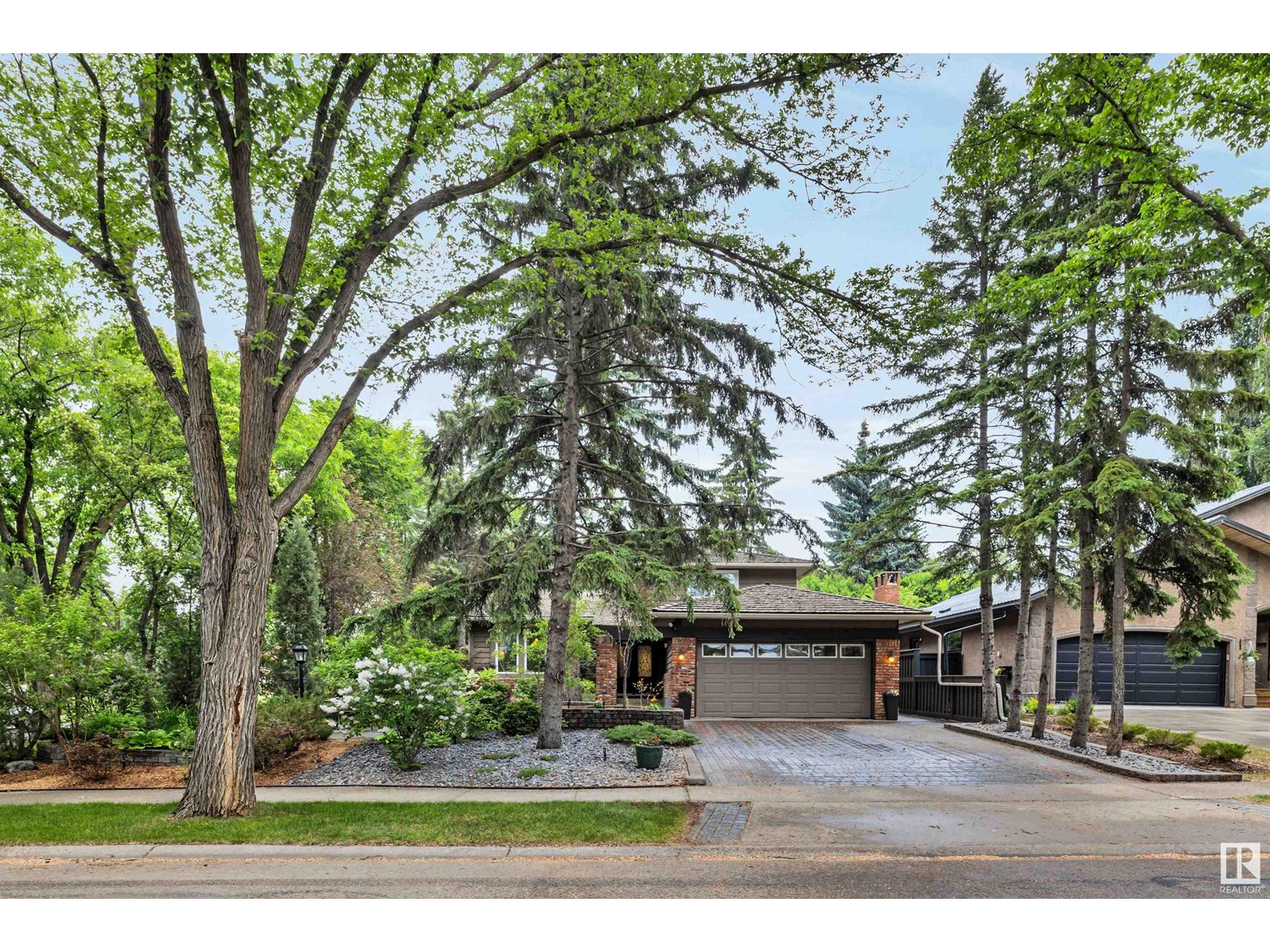 Single Family House for Sale in  Berrymore Dr St. Albert 