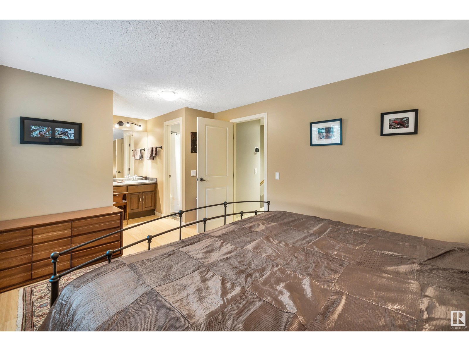 Single Family House for Sale in  Berrymore Dr St. Albert 