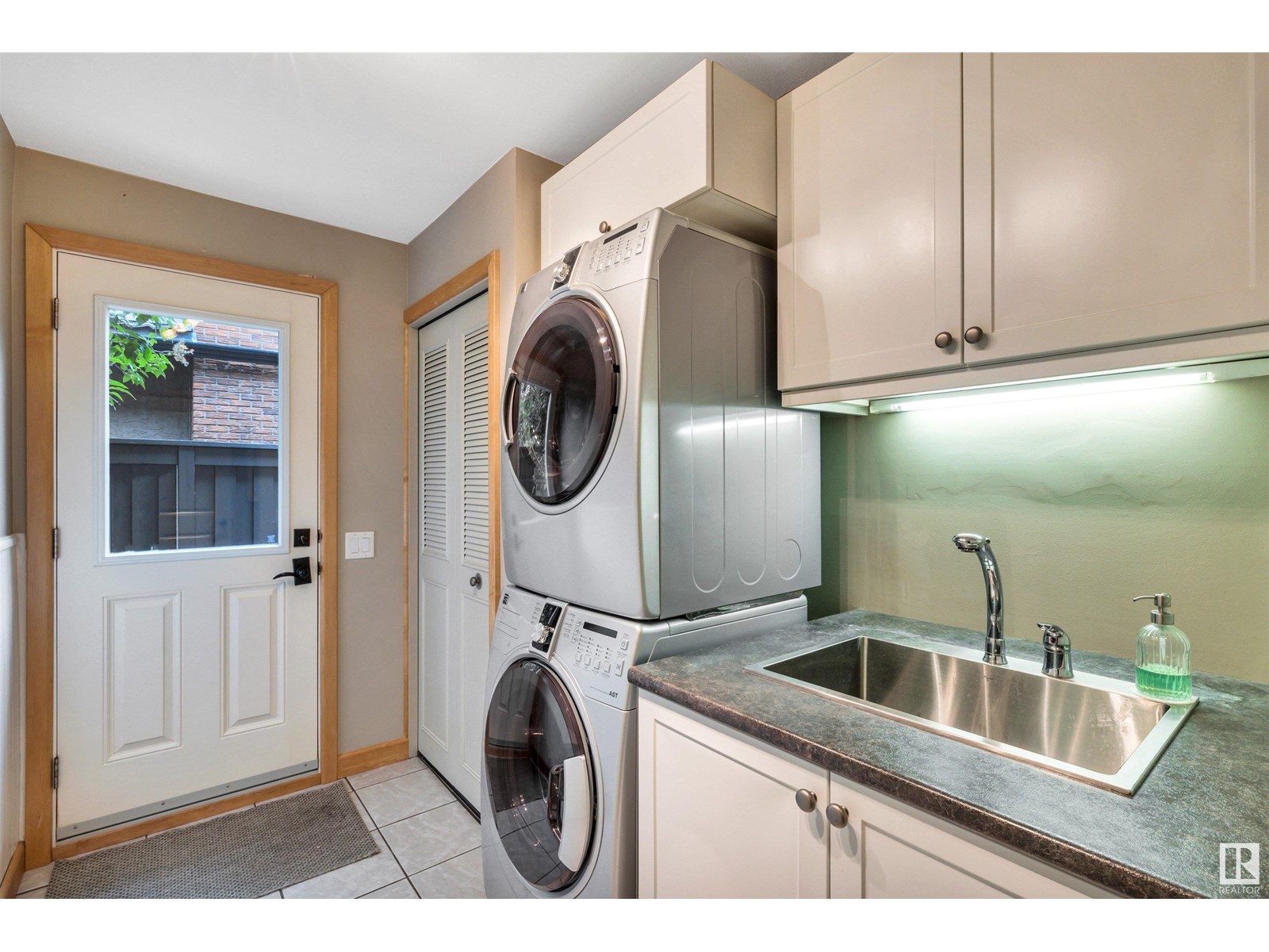 Single Family House for Sale in  Berrymore Dr St. Albert 