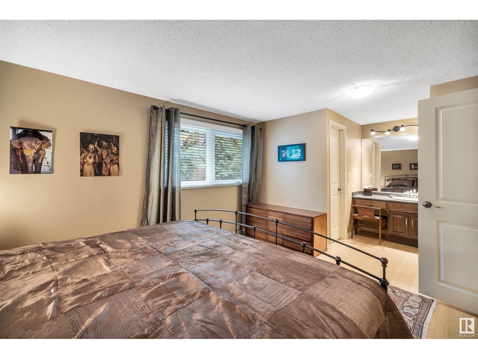 Single Family House for Sale in  Berrymore Dr St. Albert 