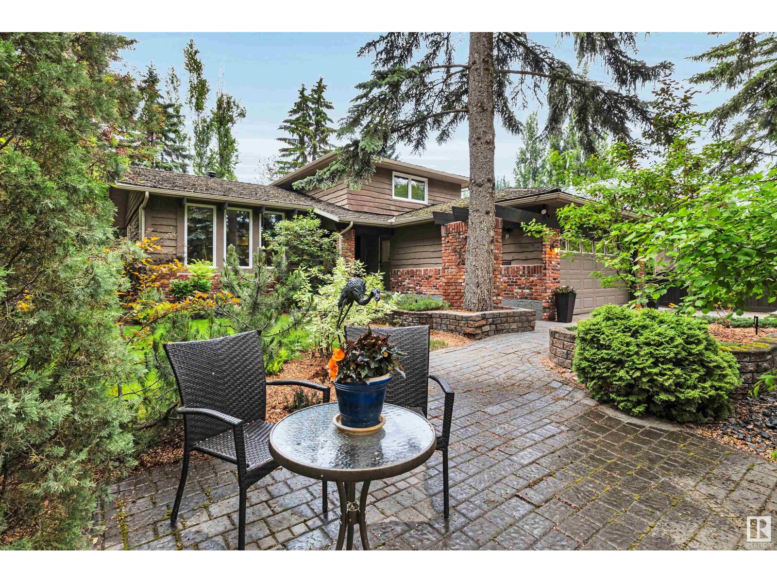 Single Family House for Sale in  Berrymore Dr St. Albert 