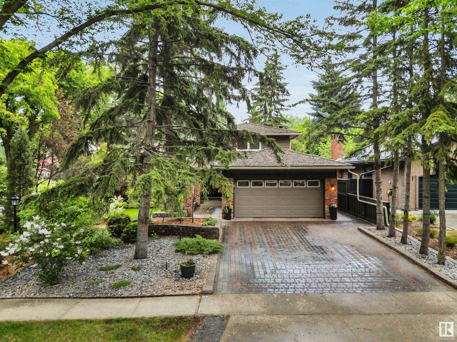 Single Family House for Sale in  Berrymore Dr St. Albert 