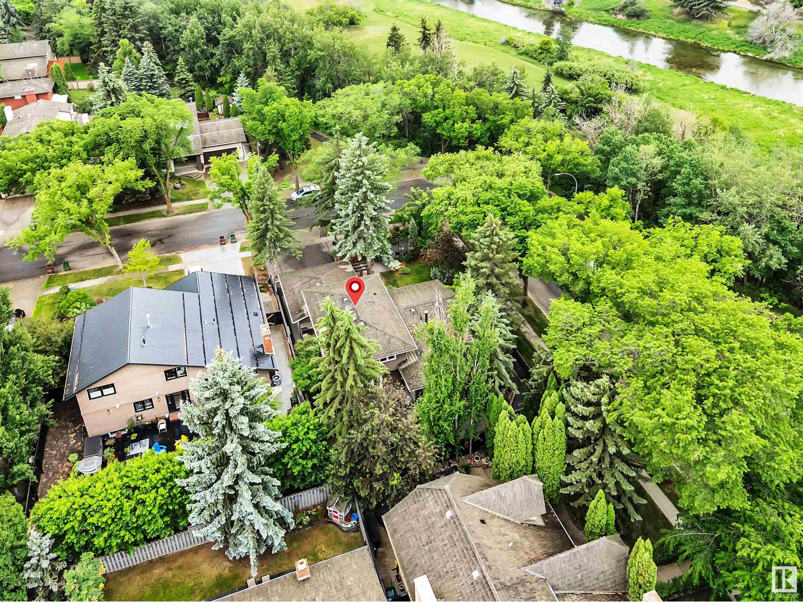 Single Family House for Sale in  Berrymore Dr St. Albert 