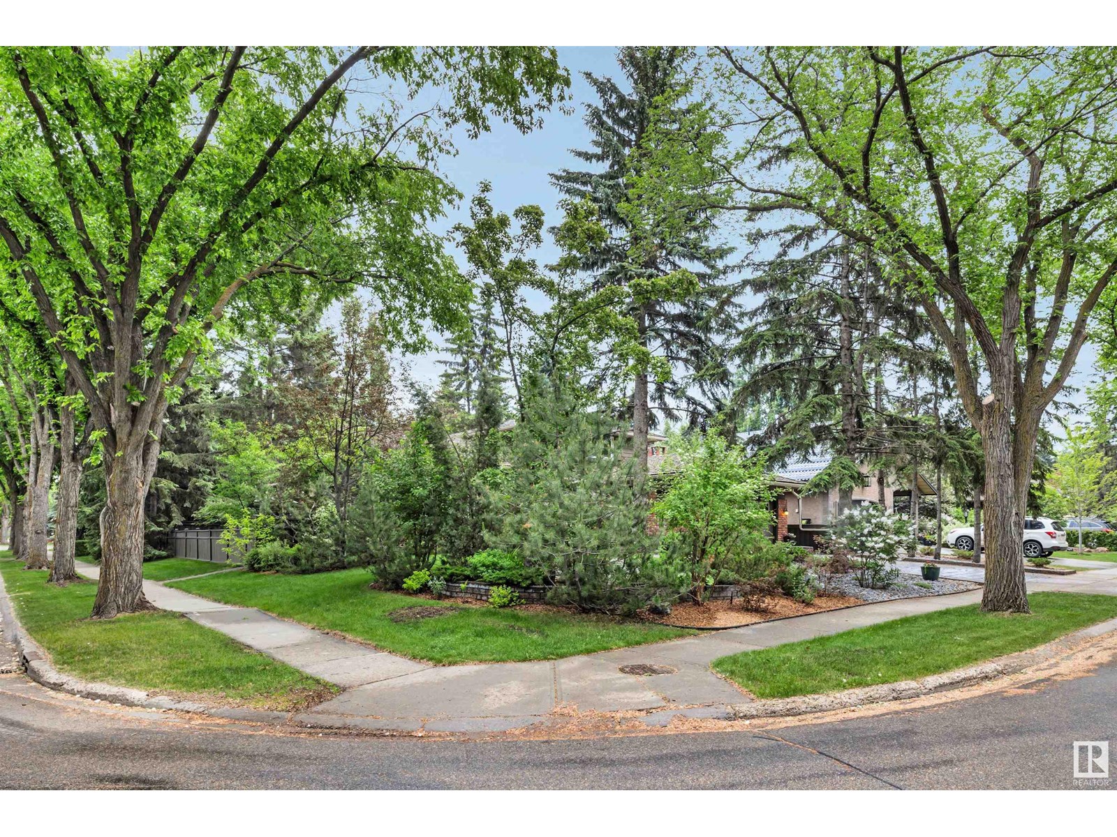 Single Family House for Sale in  Berrymore Dr St. Albert 