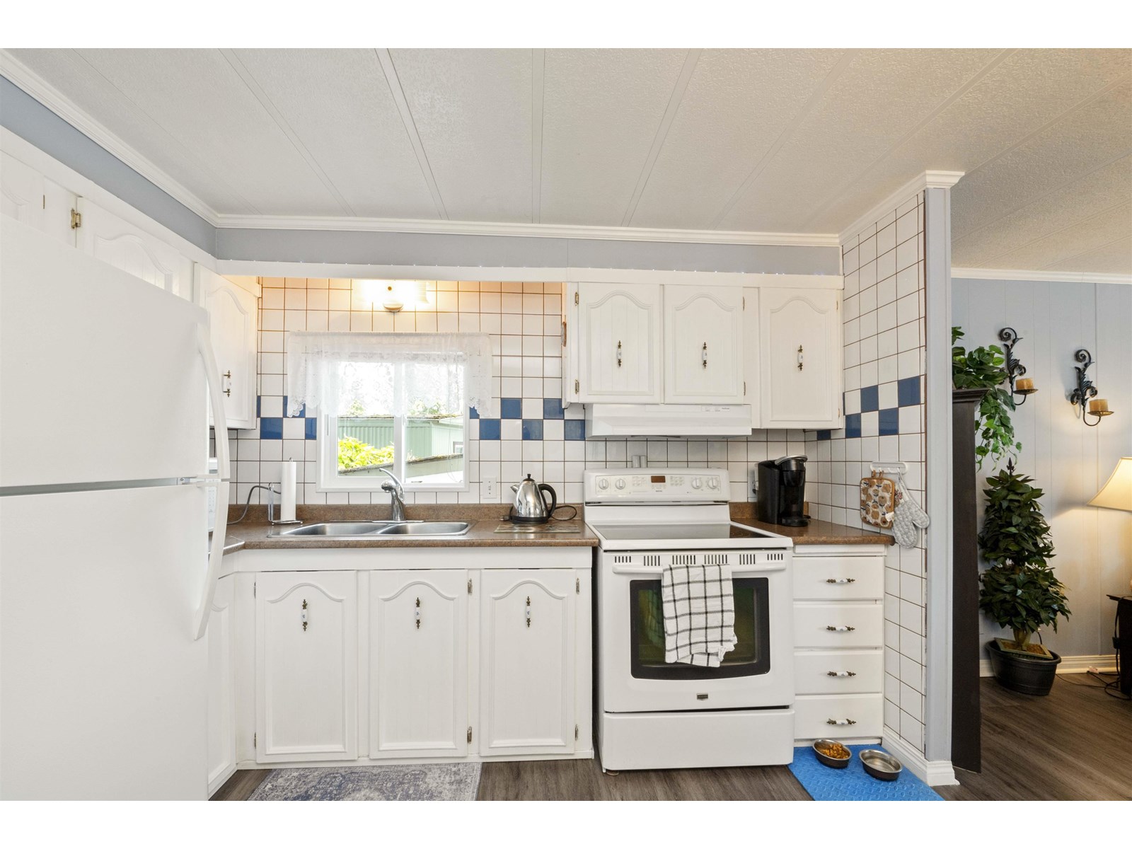 Photo 12 of 7 24330 Fraser Highway, Langley BC