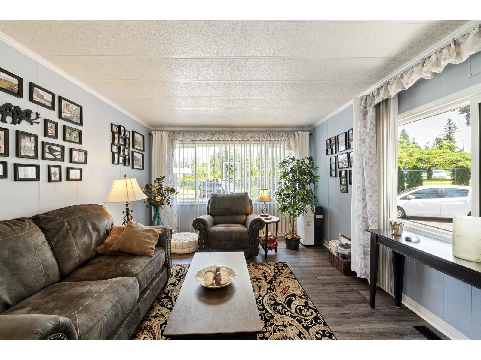 Photo 3 of 7 24330 Fraser Highway, Langley BC
