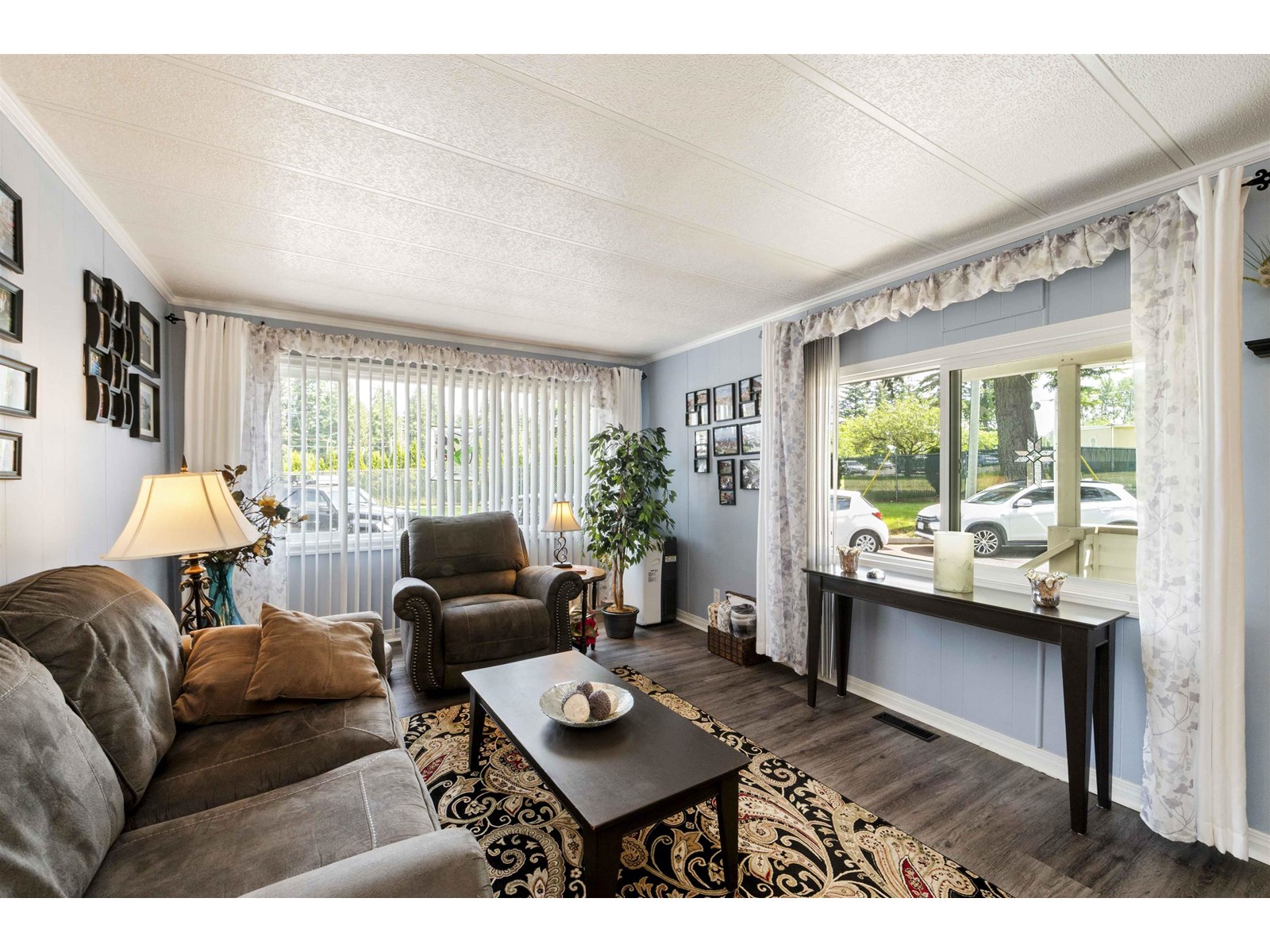 Photo 2 of 7 24330 Fraser Highway, Langley BC