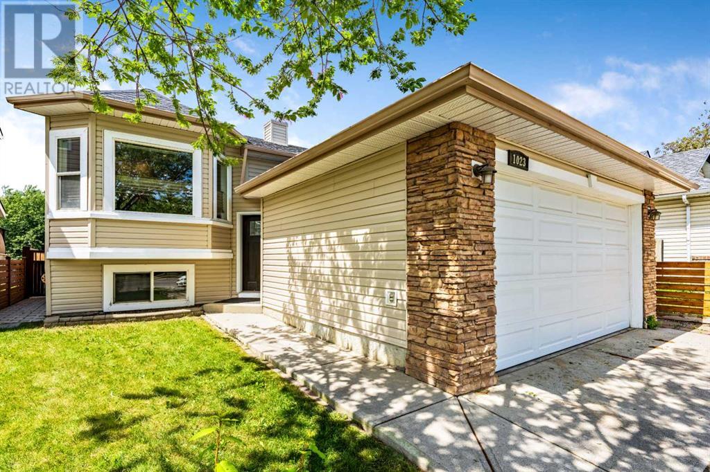 Single Family House Bi-level for Sale in  Coventry Drive NE Coventry Hills Calgary 