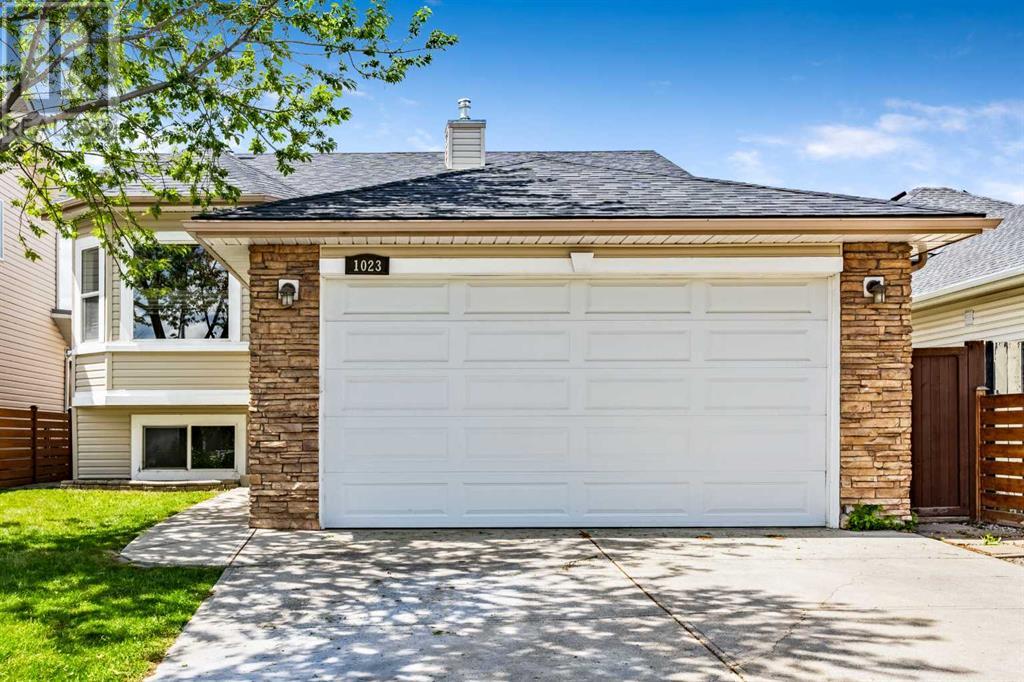Single Family House Bi-level for Sale in  Coventry Drive NE Coventry Hills Calgary 
