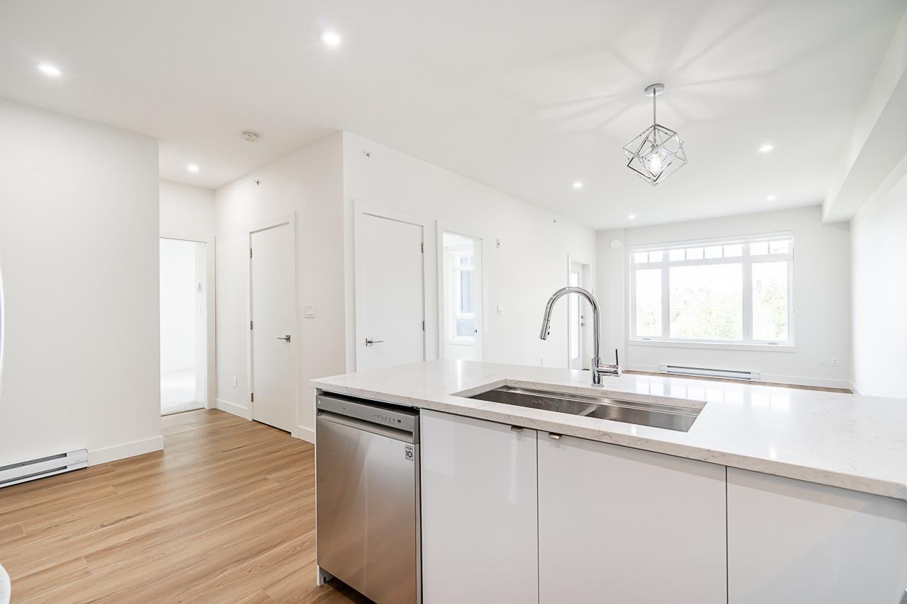 Photo 9 of 305 20081 68 Avenue, Langley BC