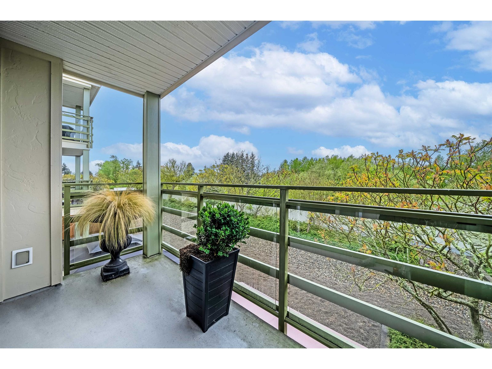 Photo 18 of 313 15735 Croydon Drive, Surrey BC