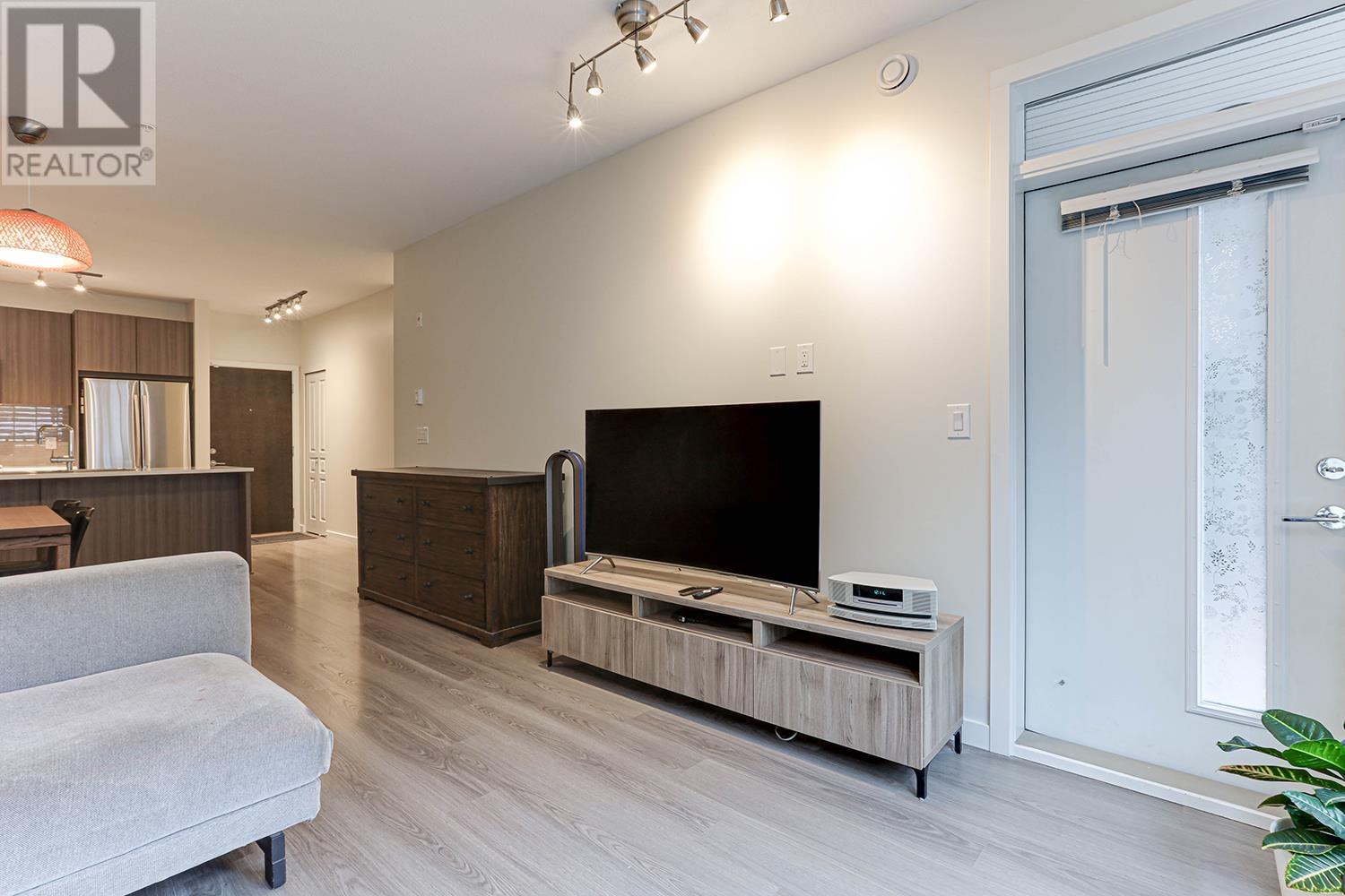 Photo 10 of 106 1151 Windsor Mews, Coquitlam BC