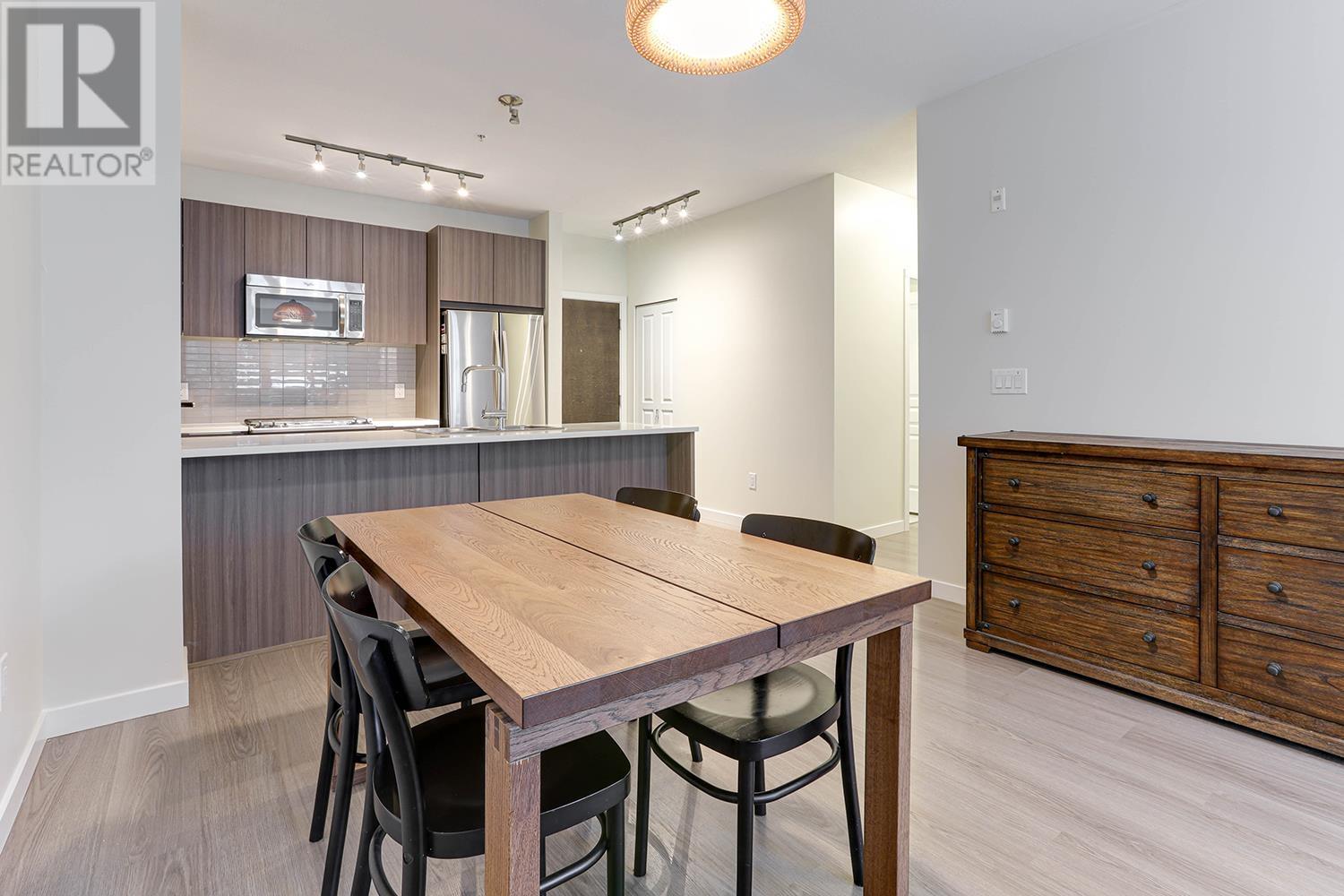 Photo 13 of 106 1151 Windsor Mews, Coquitlam BC