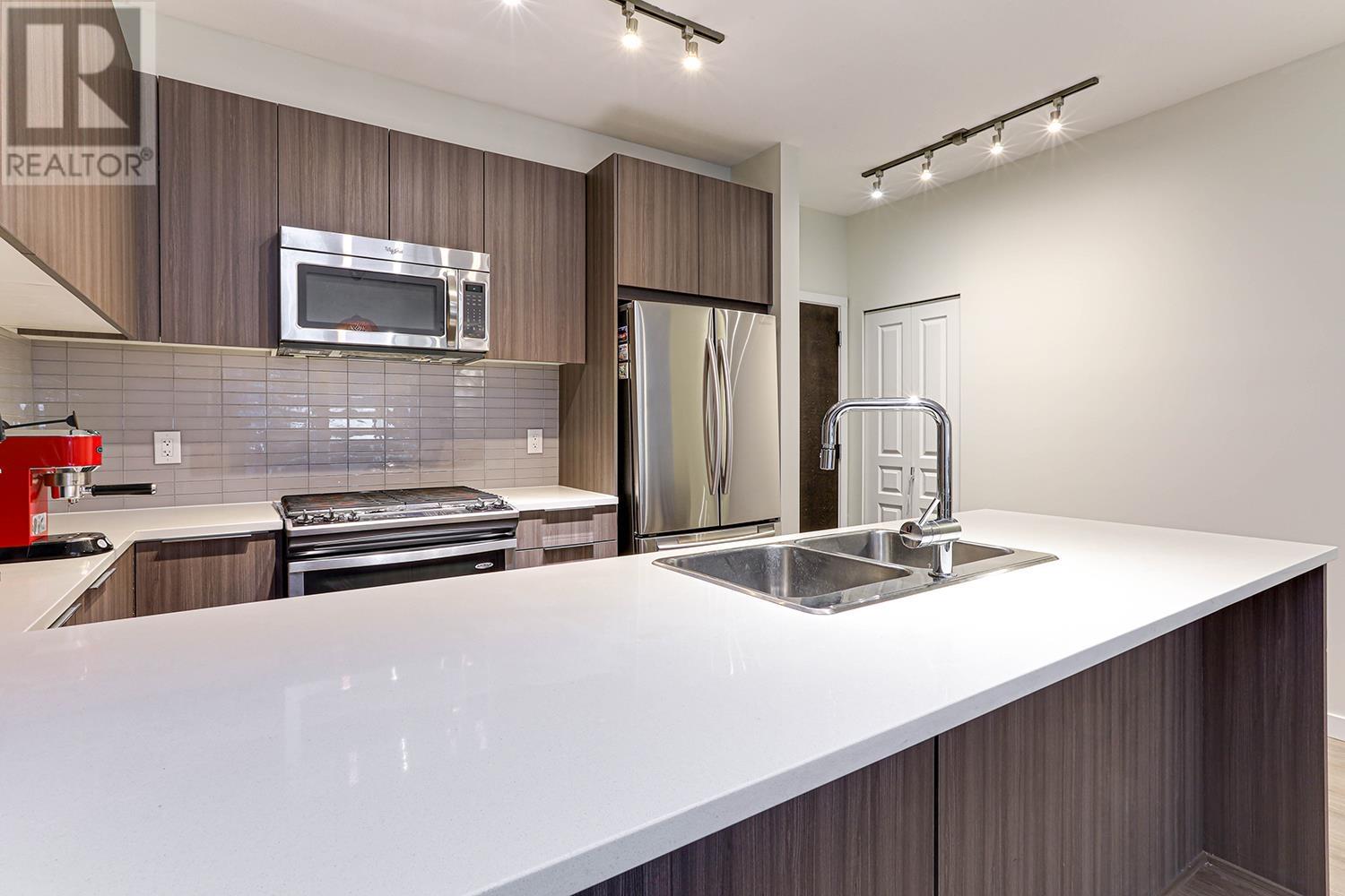 Photo 5 of 106 1151 Windsor Mews, Coquitlam BC