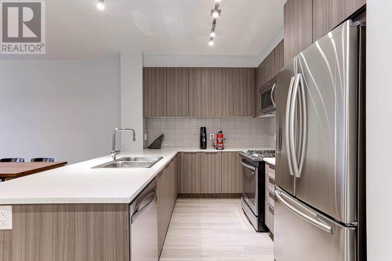 Photo 6 of 106 1151 Windsor Mews, Coquitlam BC
