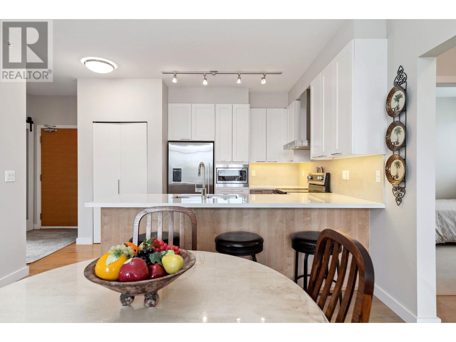 Photo 10 of 404 611 Regan Avenue, Coquitlam BC