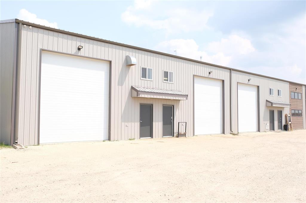 Photo 8 of 1 41089 6th Av Avenue, Niverville MB