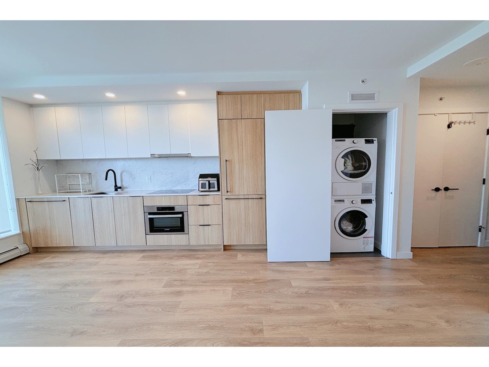 Photo 5 of 2110 13685 102 Avenue, Surrey BC
