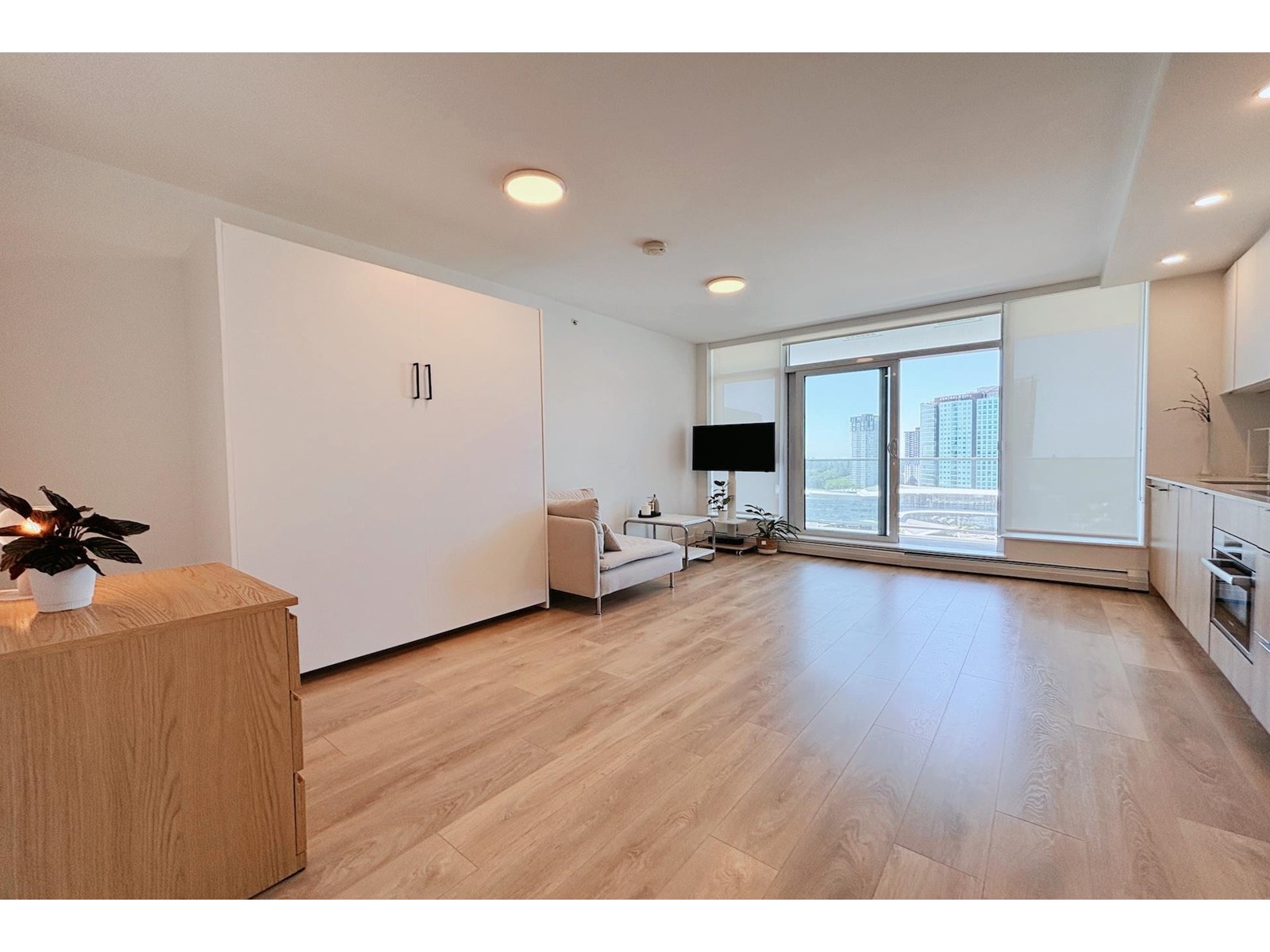 Photo 1 of 2110 13685 102 Avenue, Surrey BC