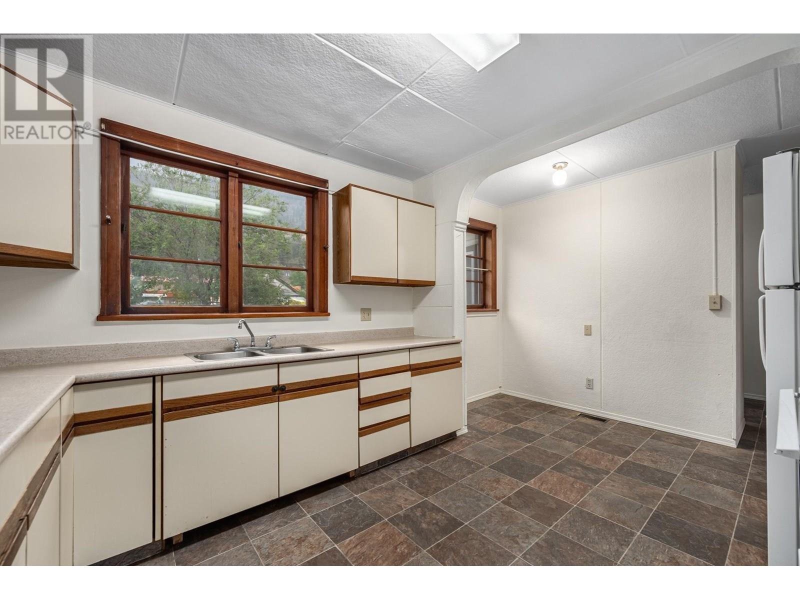 633 FRASERVIEW Street, Lillooet