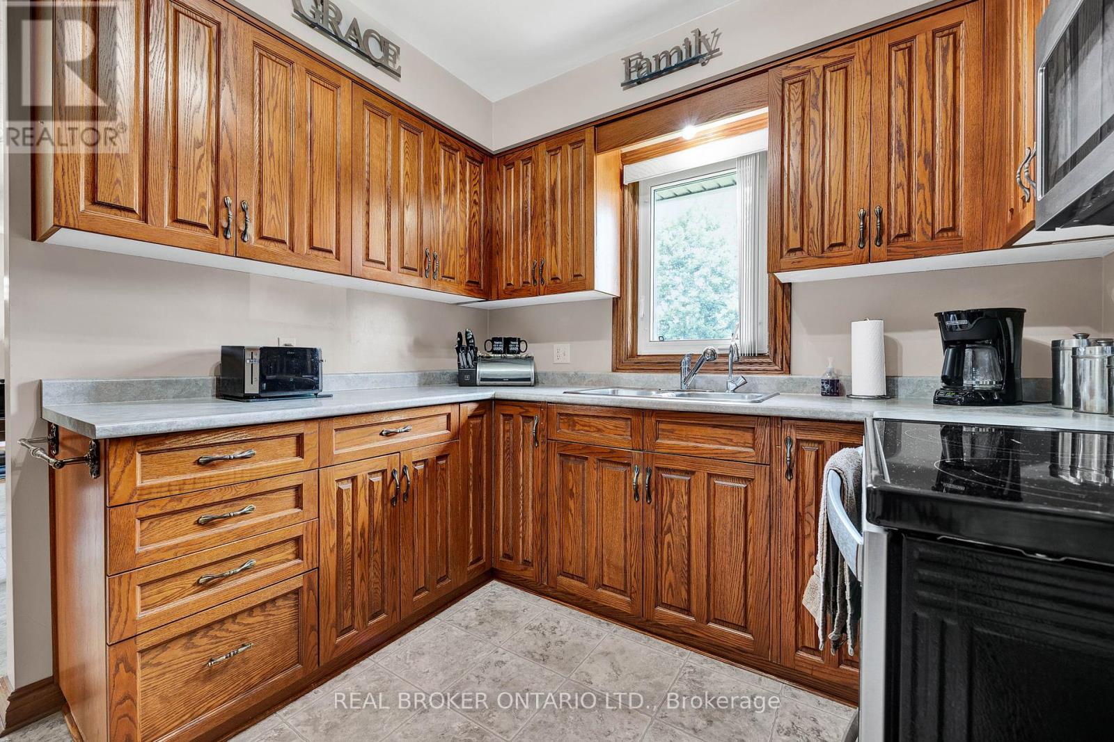 Photo 4 of 1 Shantz Place, Wellesley ON