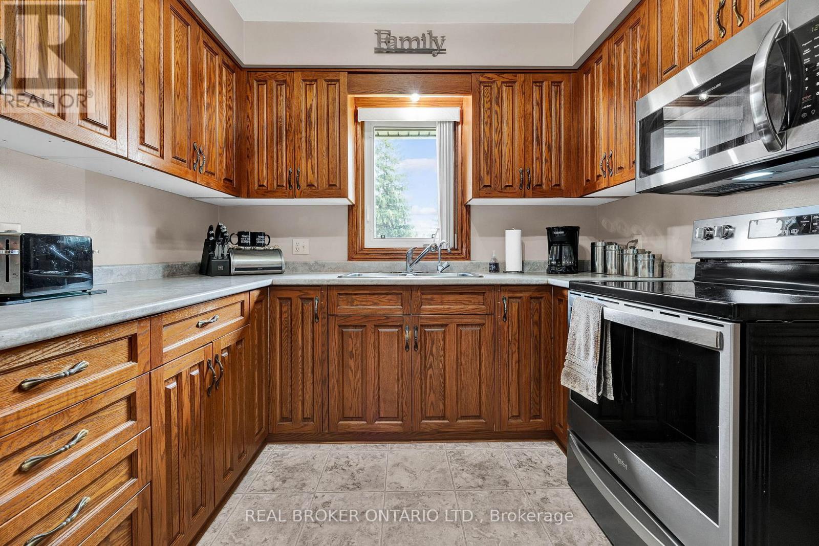 Photo 6 of 1 Shantz Place, Wellesley ON