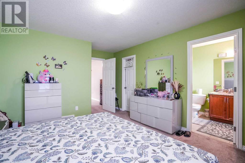 Single Family House for Sale in  Taralake Manor NE Taradale Calgary 