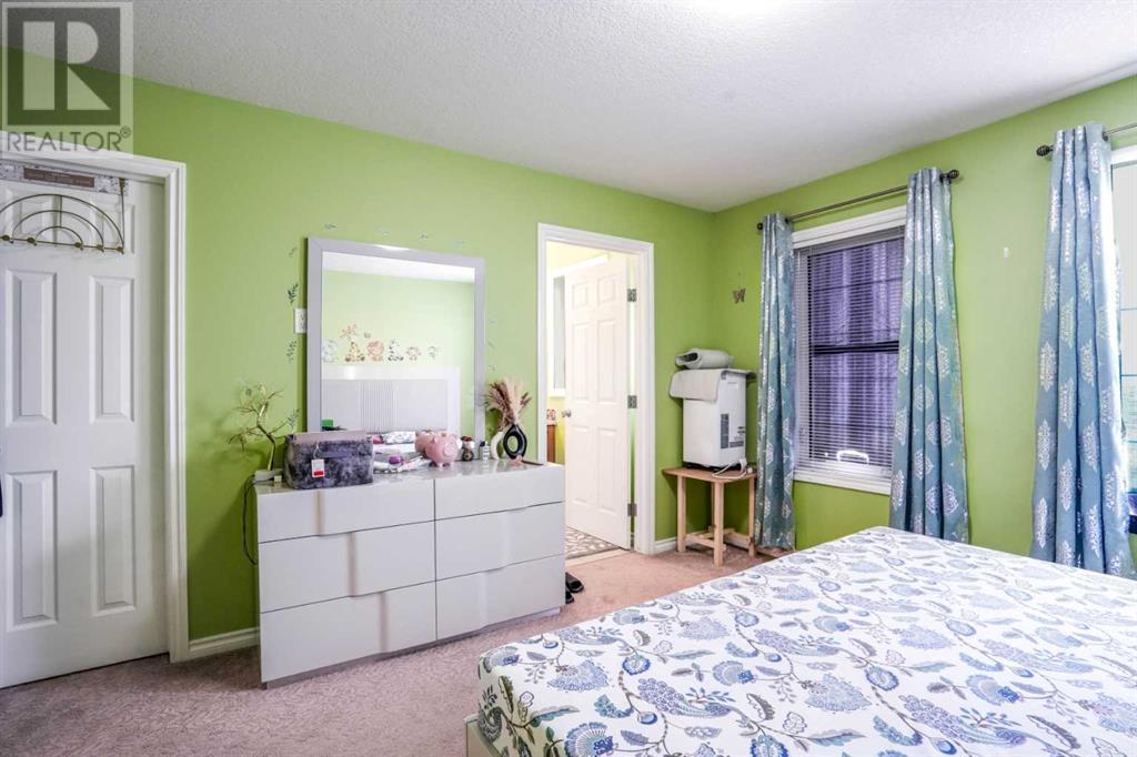 Single Family House for Sale in  Taralake Manor NE Taradale Calgary 